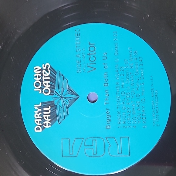1976 Hall & Oates Vintage Vinyl Bigger Than Both of Us, Poster Included - Picture 14 of 16